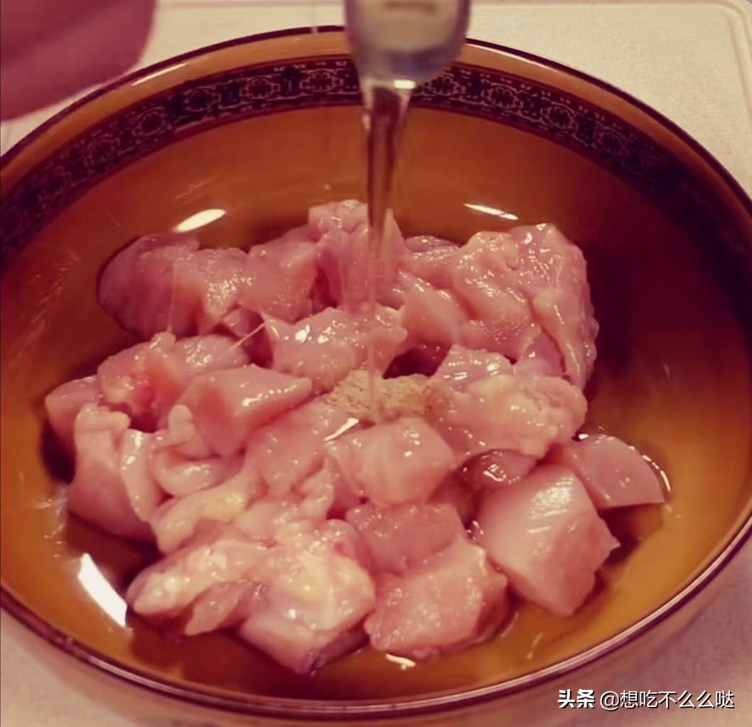 宫保鸡丁这么做，看着就有食欲，做法简单，又香又下饭，好好吃哦