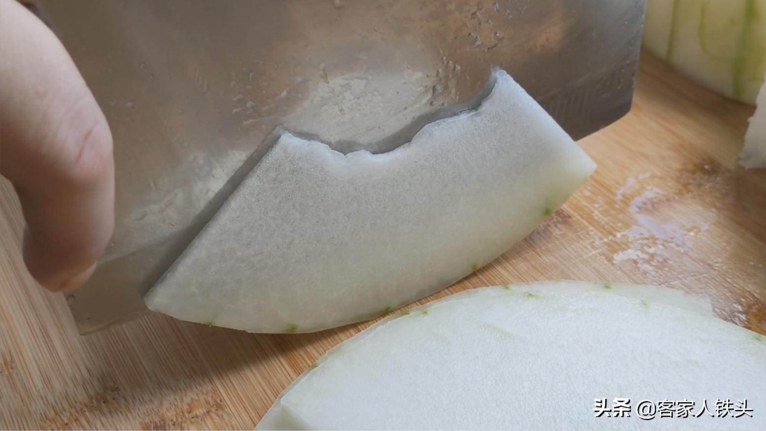 1块冬瓜2把粉丝卷一卷，以后待客就这样做，营养好吃简单又漂亮