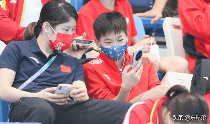 用9000元手机，全红婵飘了？真相曝光，红姐把“豪礼”送给闺蜜