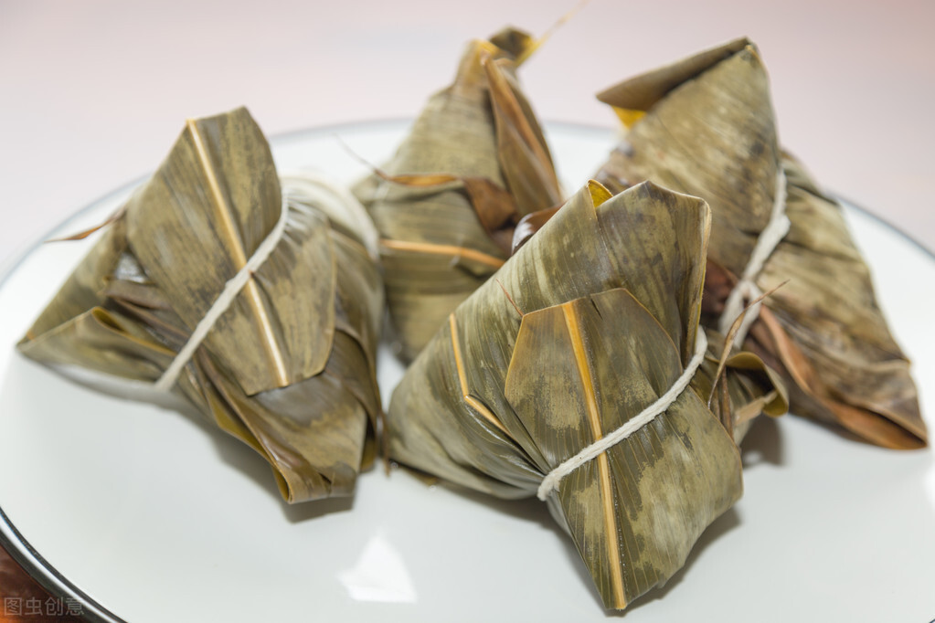 煮粽子，直接下鍋是大錯，多放2味料，粽子不夾生，更香甜更軟糯