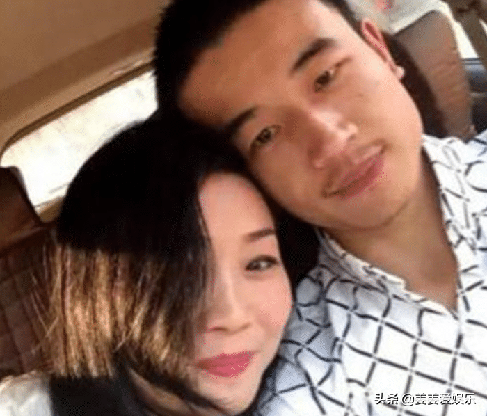 23岁小伙恋上46岁“阿姨”，两人相恋60天闪婚，