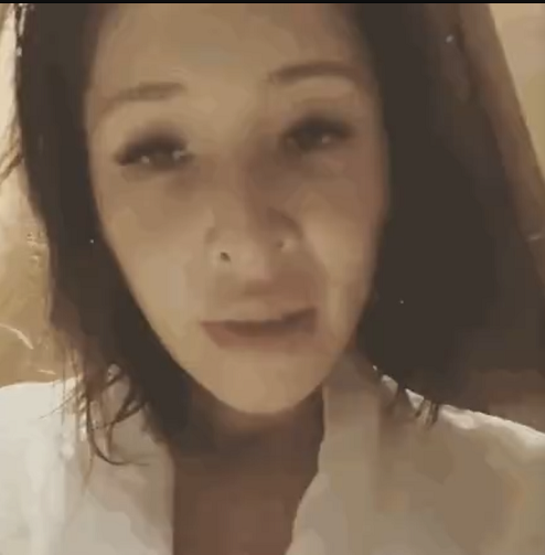 萧亚轩回应深夜秒删视频内幕，只是因为没门卡求助小男友