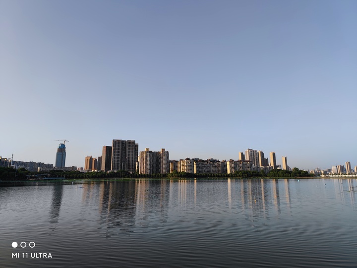 旗舰大乱斗：华为、苹果、小米、OPPO、vivo、一加、魅族巅峰对决