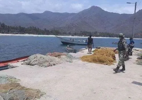 美军6艘航母出海，蓬佩奥要求：马杜罗放人，否