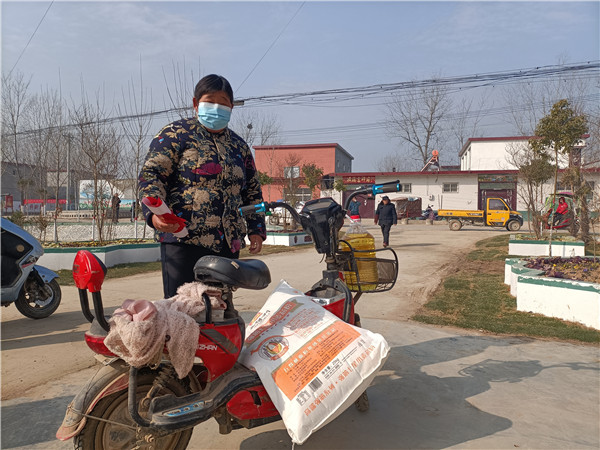 河南正阳傅寨：叶卫兵献出爱心捐赠 助力扶贫传递温情