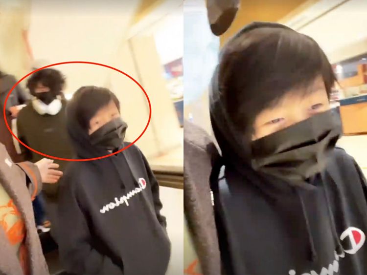 張柏芝帶兩個兒子逛街被偶遇，兄弟倆乖巧隨行，身邊還有保鏢護駕