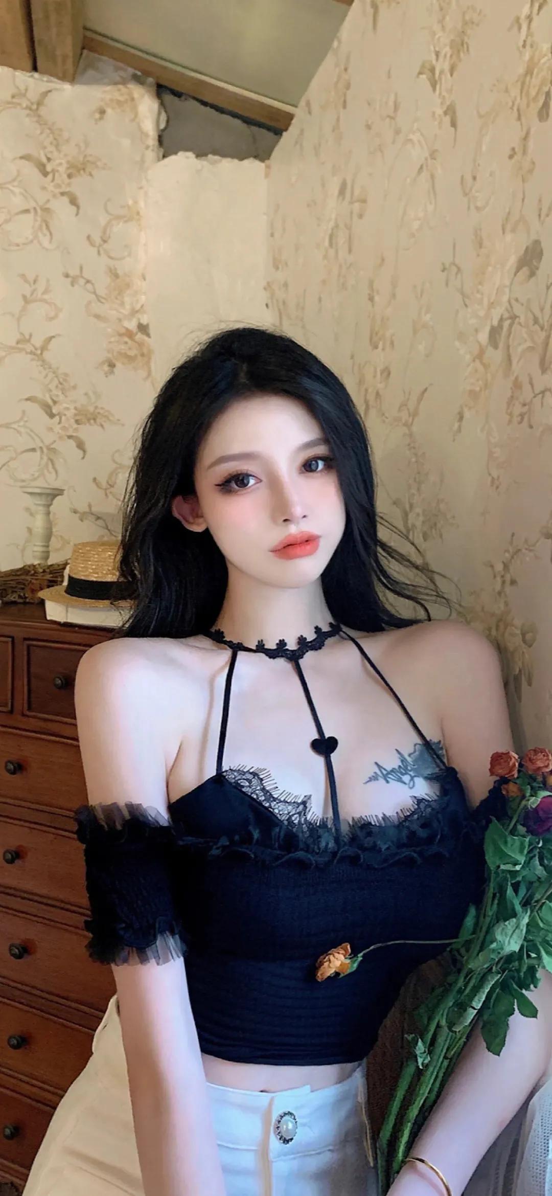 渣男壁纸 坐着翘腿侧扬美女壁纸图片