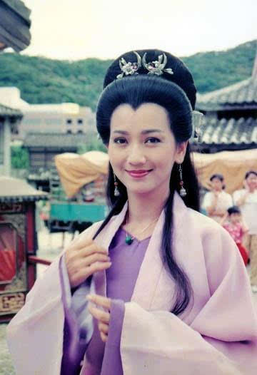 女神赵雅芝，远没你想象的那样单纯，三段情史无缝衔接，她凭什么