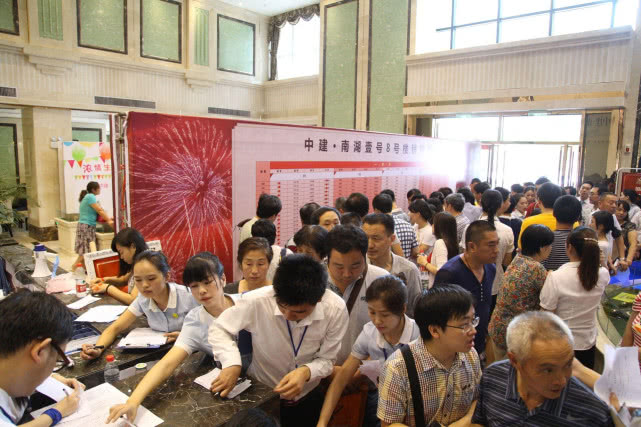 房子越等越买不起？国家一锤定音，炒房的人寝