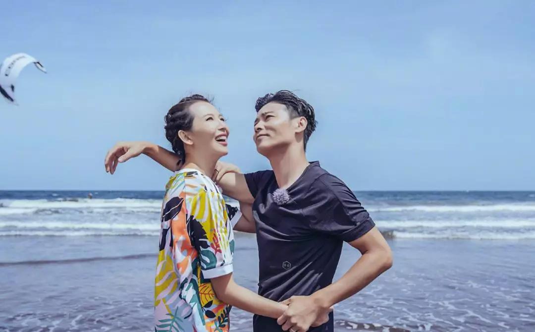 蔡少芬直播卖货翻车吓出表情包，在线道歉：对不起，是我的不对