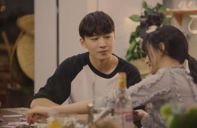 郑爽录节目说搞不定上海男人，前男友胡彦斌连发动态，自作多情？