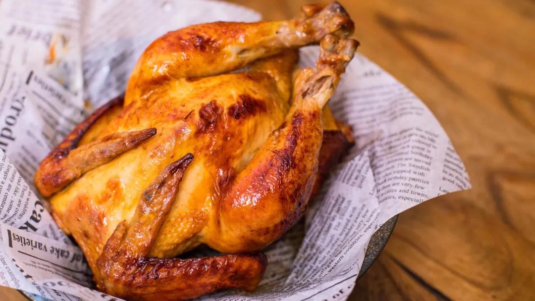 别出去排队了！巨香巨好吃的烤鸡在家就能做，超有圣诞内味儿