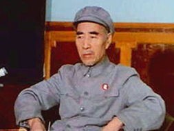 林彪与陈赓激烈相争，中央一封电报下决断，支