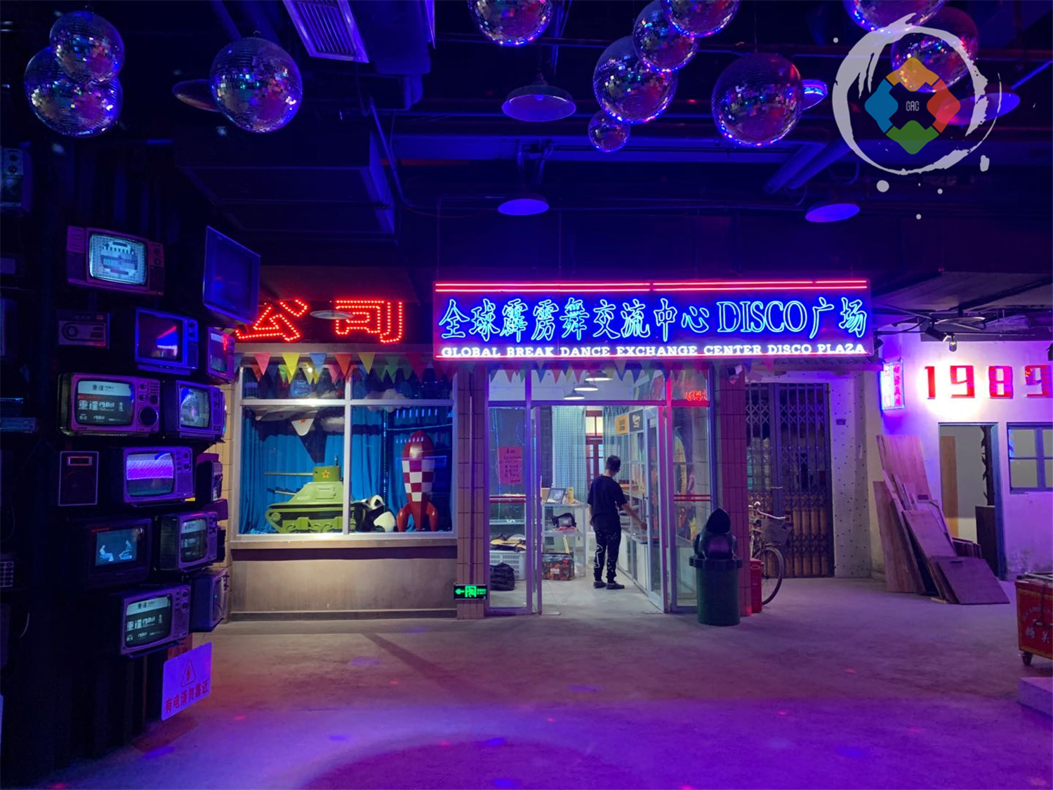 洪崖洞收费区域开放，29元回到80年代的重庆，你会去打卡吗？