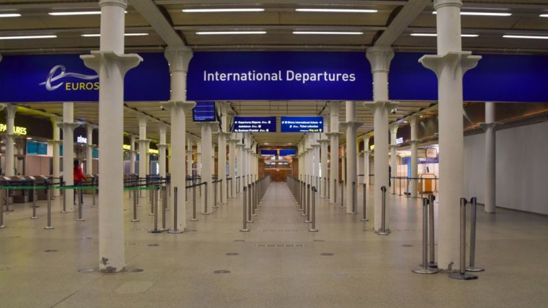 逃离伦敦、多国停飞，英国防疫为什么不行？