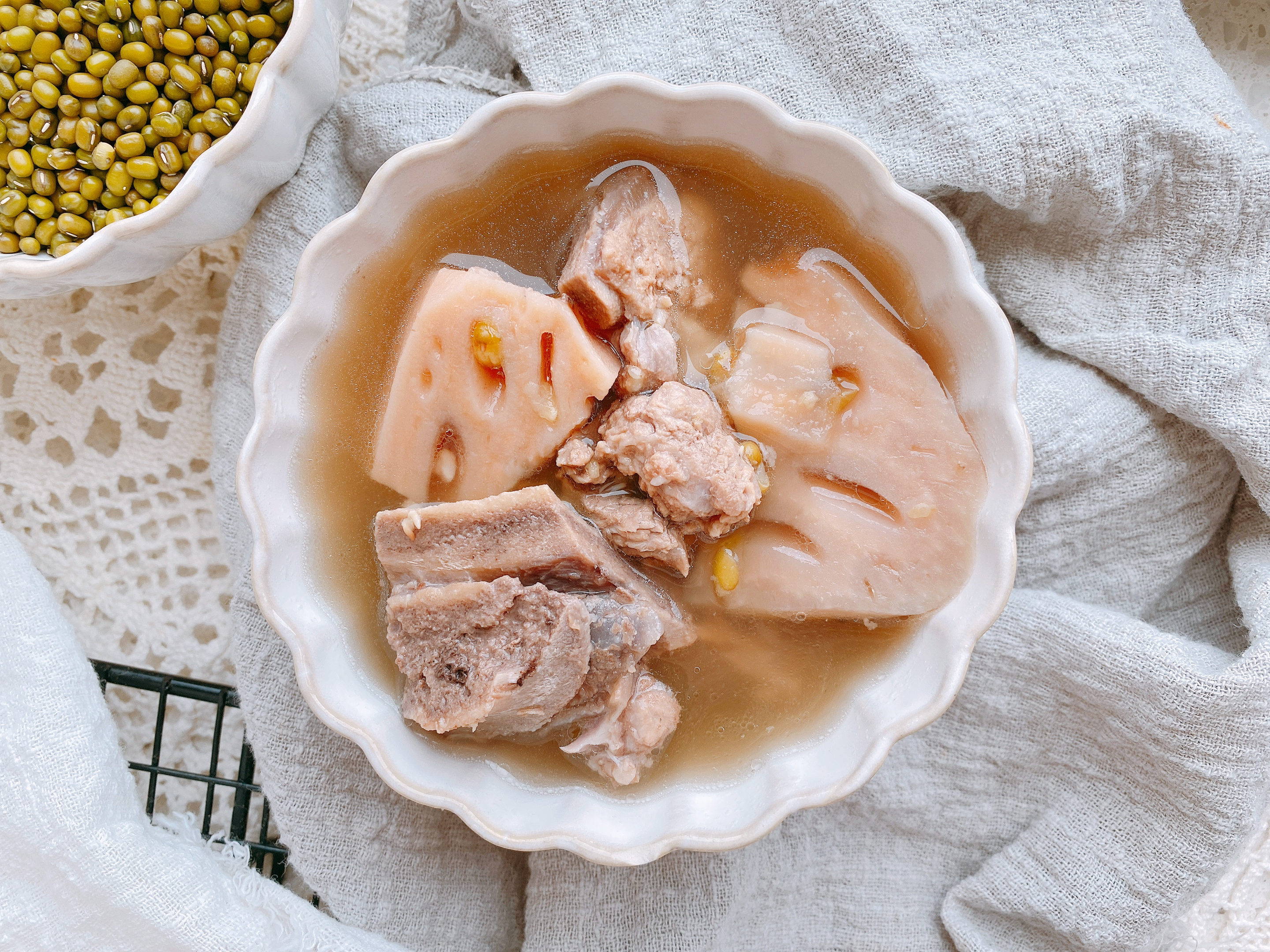 2节莲藕1把绿豆，炖出最适合秋天的汤，清热降火健脾补钙，超好喝