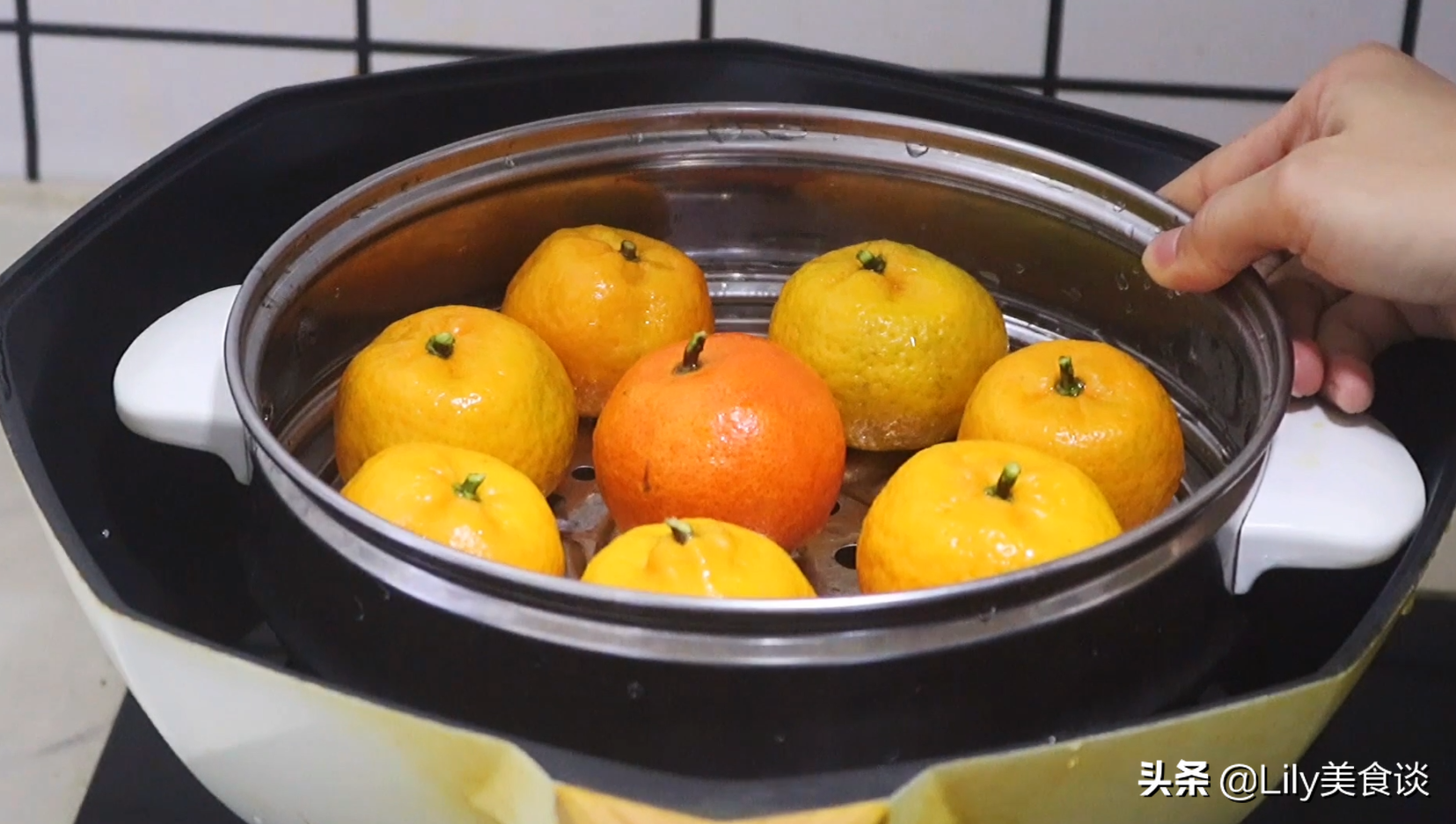 橘子別只會直接吃，放鍋裡蒸一蒸，原來好處這麼多，冷天吃特營養