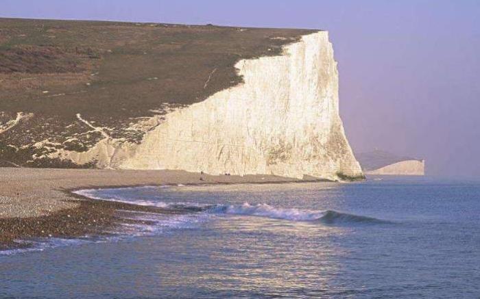 世界上最“诡异”的悬崖，上千人无故在此跳崖