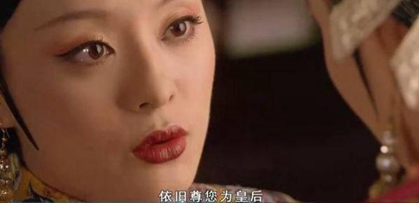 大结局时，皇后为何要戴一朵蓝色的小花？怪不得甄嬛要赶尽杀绝