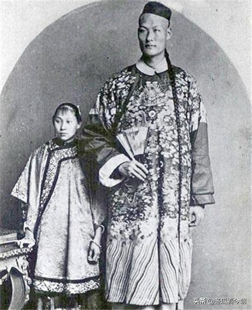 清朝第一巨人詹世钗，身高有3.19米？娶了英国妻子，后代现状如何