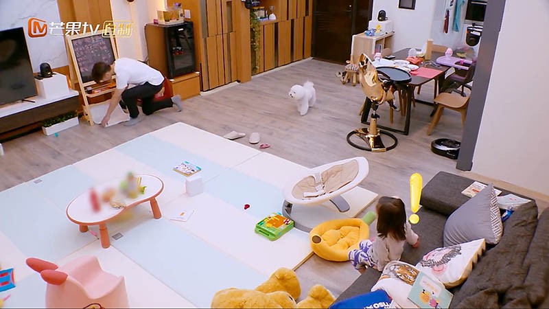 賈靜雯的家，設計時尚又實用，客廳簡直是孩子的天堂