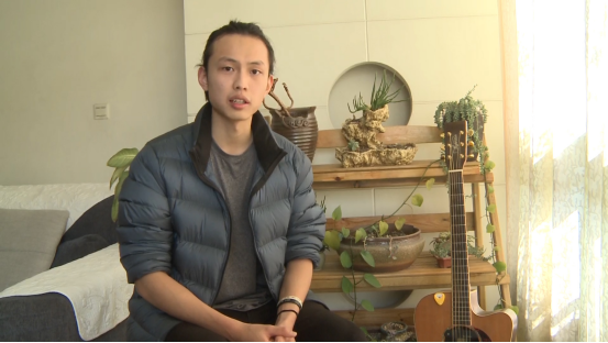 成为志愿者后 他决定再为大运会写首歌