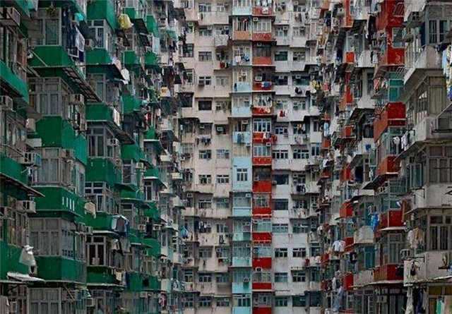 香港“蜗居”生活：近20万人住一平米棺材房，每月租金达2000港币