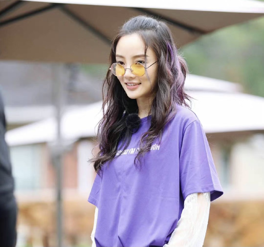 离婚后解放天性？李小璐编脏辫穿露脐装，嘻哈少女味儿十足
