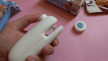 小米有品上架了这款网红生活小帮手：90分便携迷你封口机