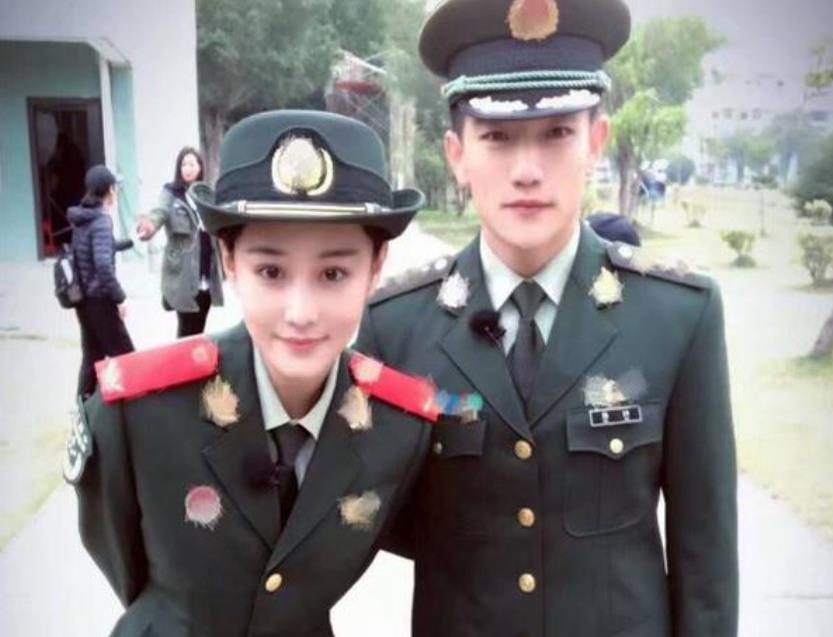 同是聚少离多，冯绍峰赵丽颖官宣离婚，何捷和