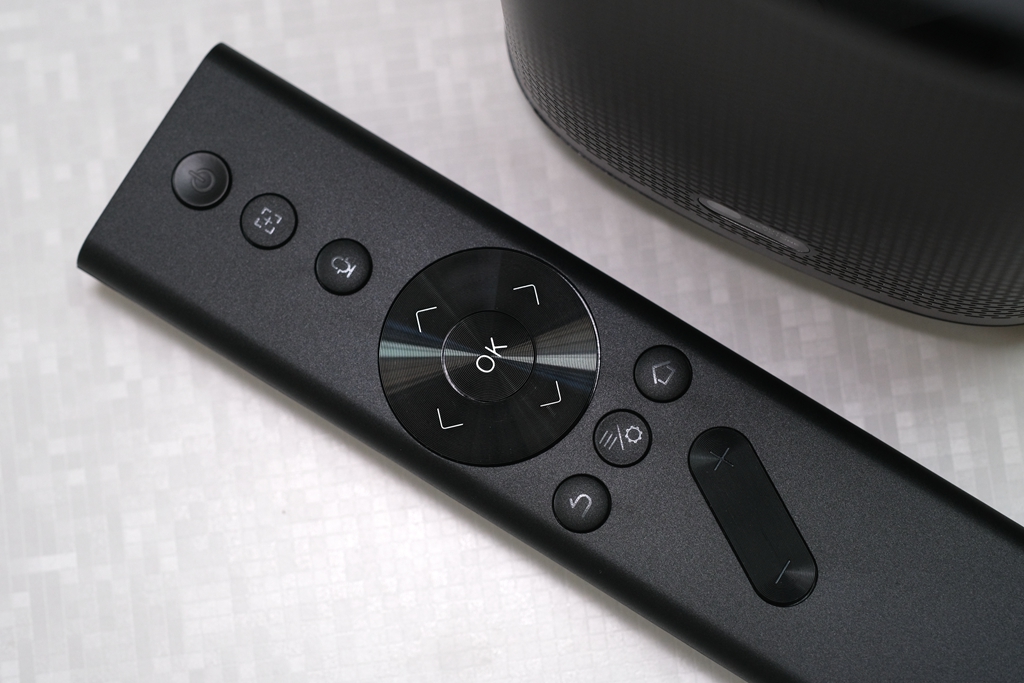 极米Play超悦版投影仪，内置大容量电池，解决户外使用的痛点