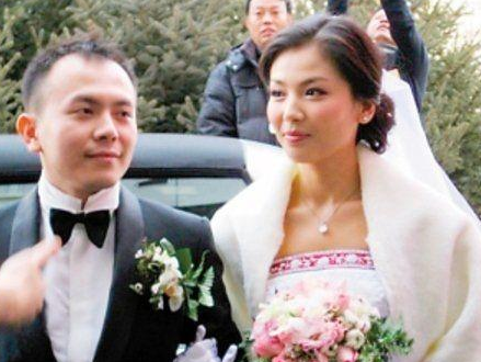 43岁刘涛被指像村妇，和王珂相识20天闪婚，因替夫还债才复出