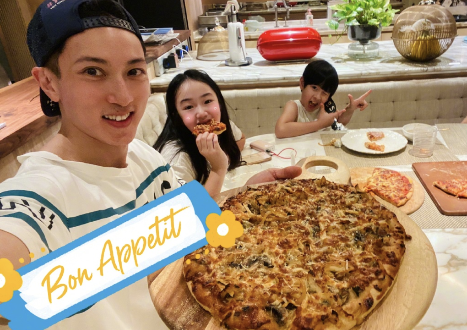 吴尊晒自拍秀肌肉，意外曝光新豪宅内景，健身房星空影院配置超全