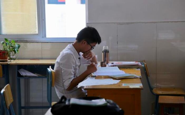 北大教授“吐槽”学渣女儿火了，相比下，“疯魔鸡娃”父母才可怕