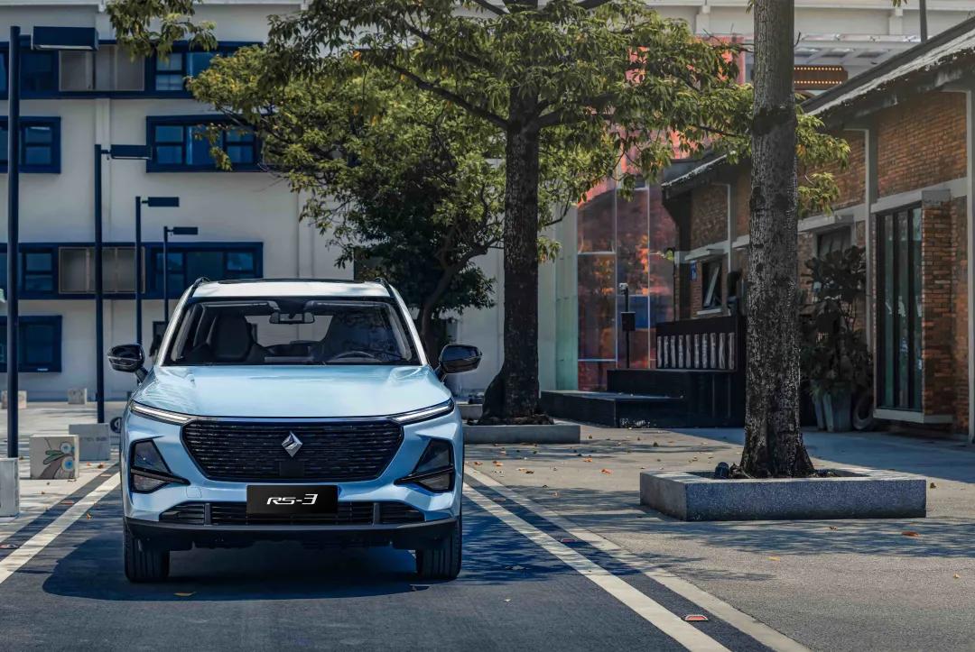 这款高颜值SUV顶配不到10万，配1.5T，还带主动刹车