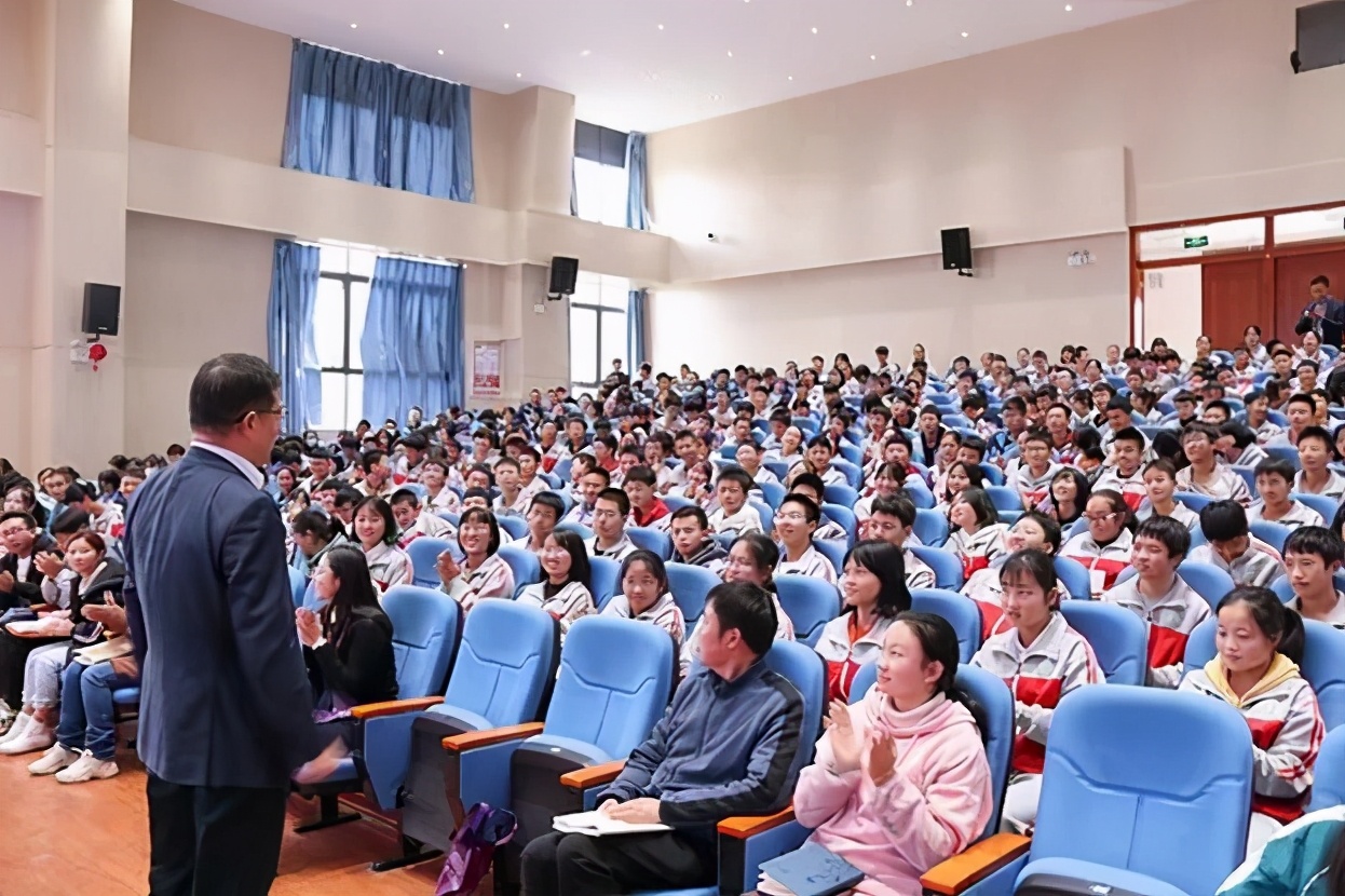 教育大咖云集，揭秘优秀中学生“成长密码”