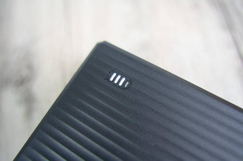 一斤半，小米10充6次电：ORICO 30000mAh充电宝