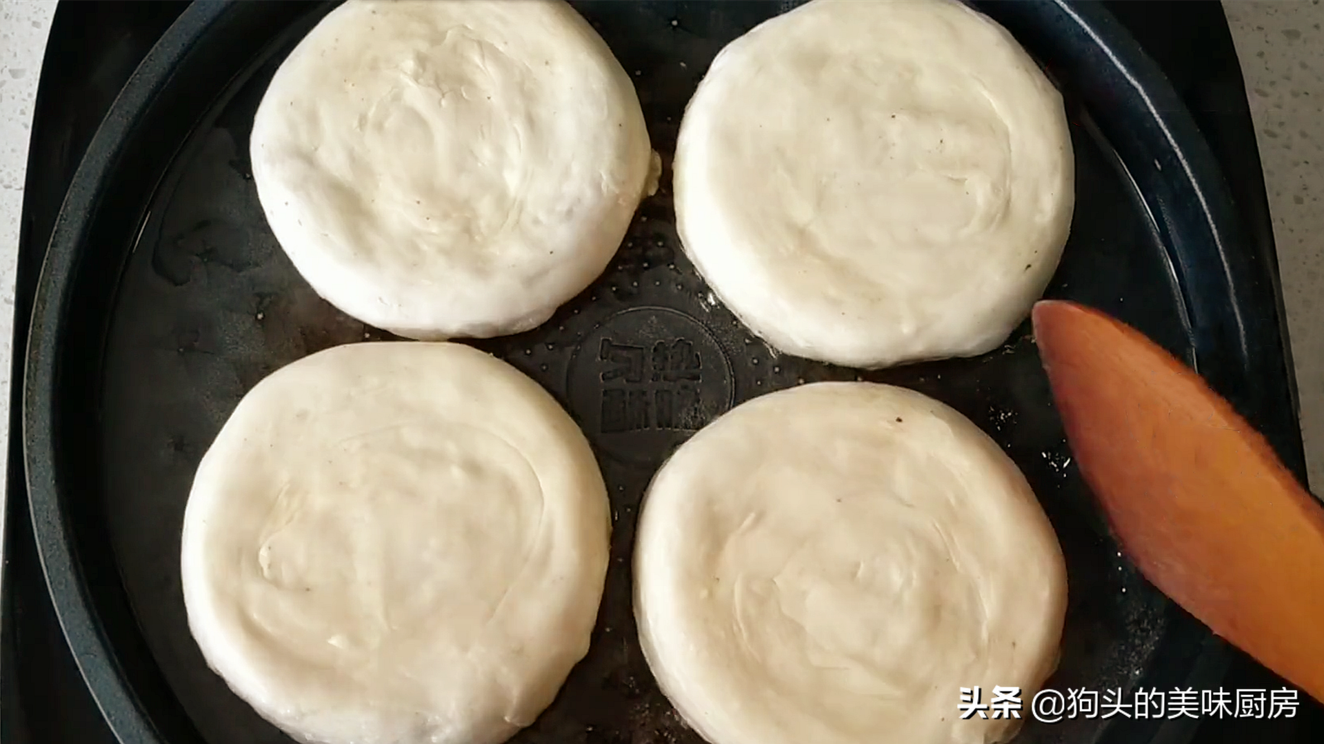 外面賣4元一個的鮮肉餅，一口鍋就能做，十塊做好幾個，先收藏了