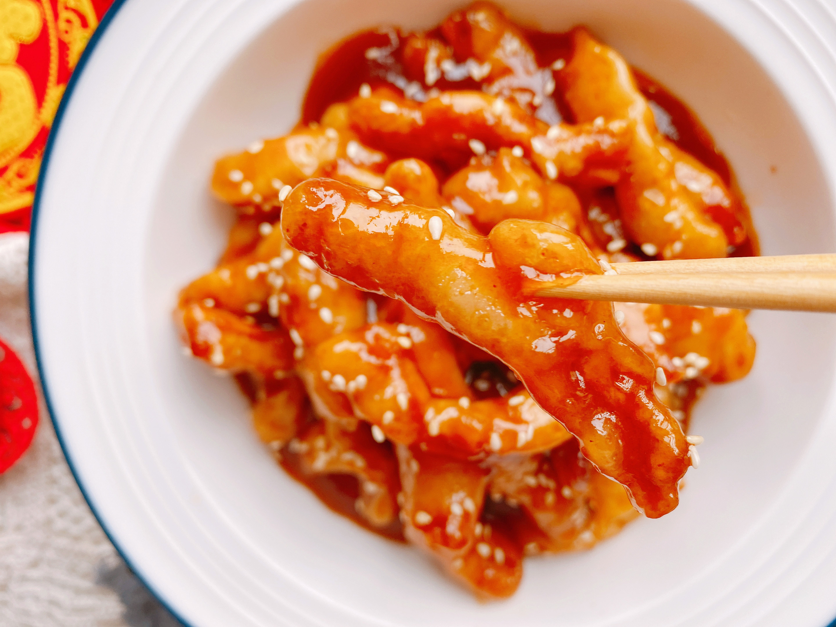 年夜飯必備糖醋里脊，萬能糖醋汁和掛糊技​​巧分享給你，酥脆不回軟