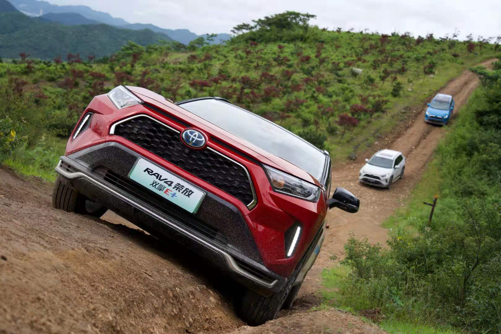 一汽丰田RAV4荣放龙极之径穿越之旅：开着RAV4荣放实现越野梦