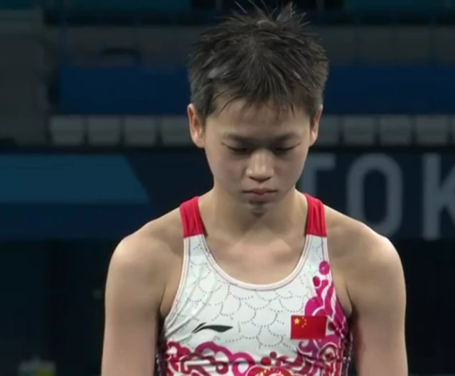 全红婵哭了！奥运会前跳砸，记者问周继红是否换掉她：最后服气了