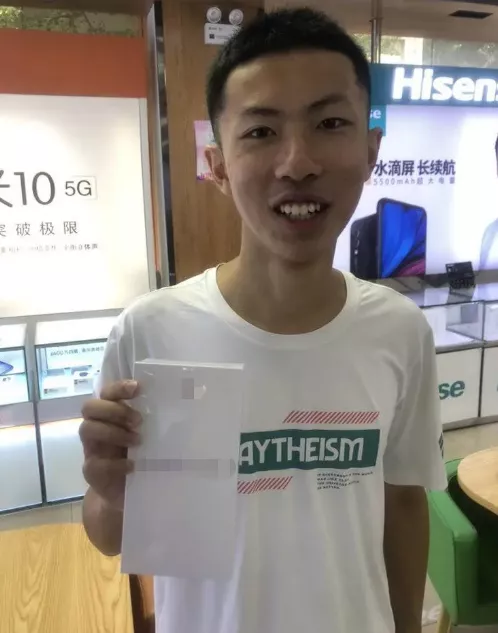 重庆|警校新生开学前获赠手机，还被公安局长点赞！牛！