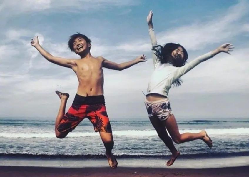 曹格一雙兒女整容式長大，兒子12歲帥成小硬漢，女兒大長腿吸睛