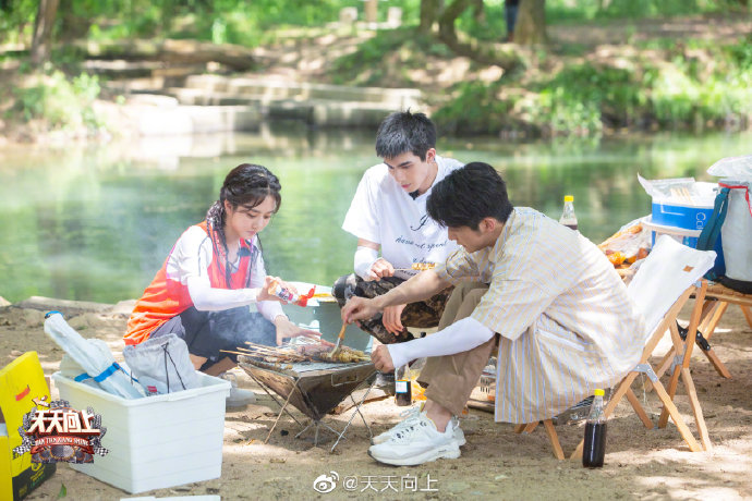 一期|《天天向上》新一期播出王一博当起司机怎一个“稳”字了得