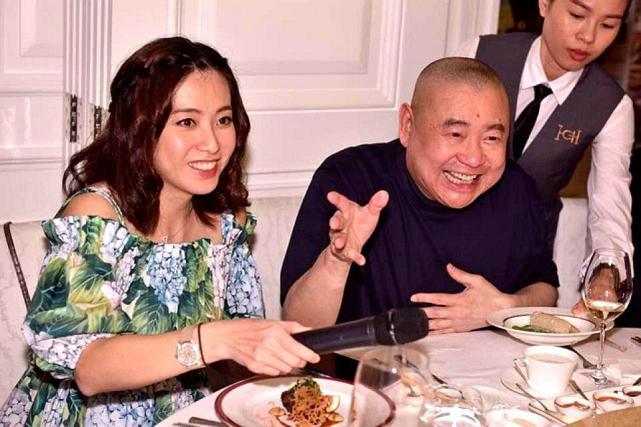 刘銮雄13岁女儿炫富还早熟？烫发美甲像成年人，