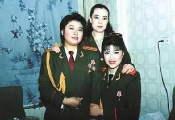 韩红年轻时是校花？原以为太夸张，看到18岁照片我信了！