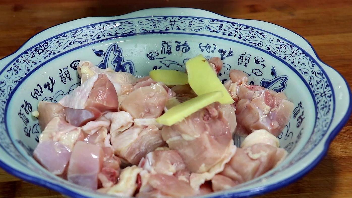 雞肉怎麼做才好吃，有人焯水，有人直接炒，教你正確做法，太香了