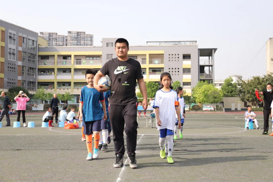 奔跑吧,足球少年——天府新区南湖小学2021班级足球联赛掠影