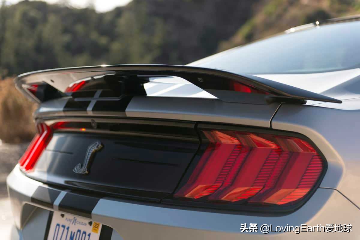 2020年福特野马谢尔比GT500：一改以往美式肌肉车的操控