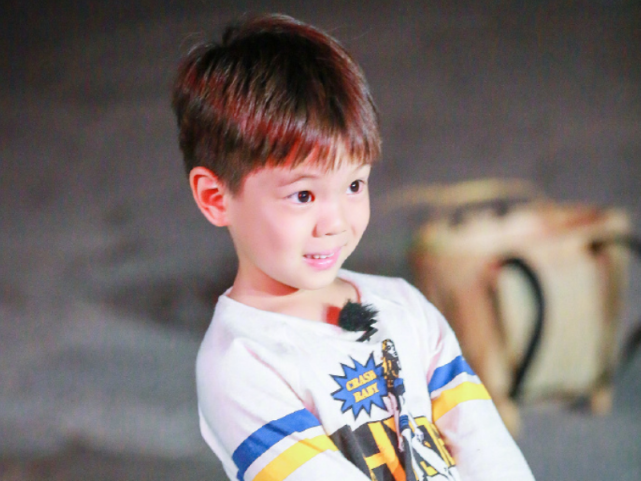 有種“基因”叫嗯哼大王，繼承父母優點，正臉堪稱最帥星二代